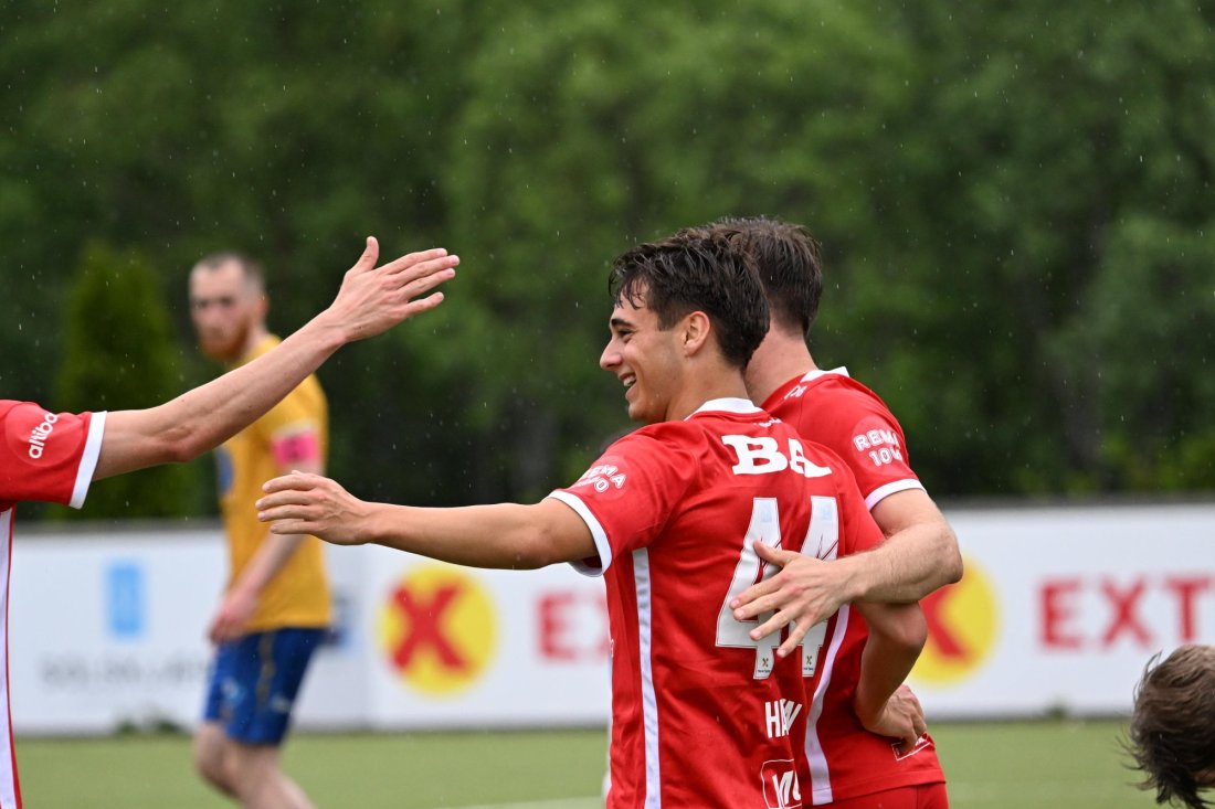 Vegard Hagen etter scoringen i NM-kampen mot Brattvåg. Foto: BA.