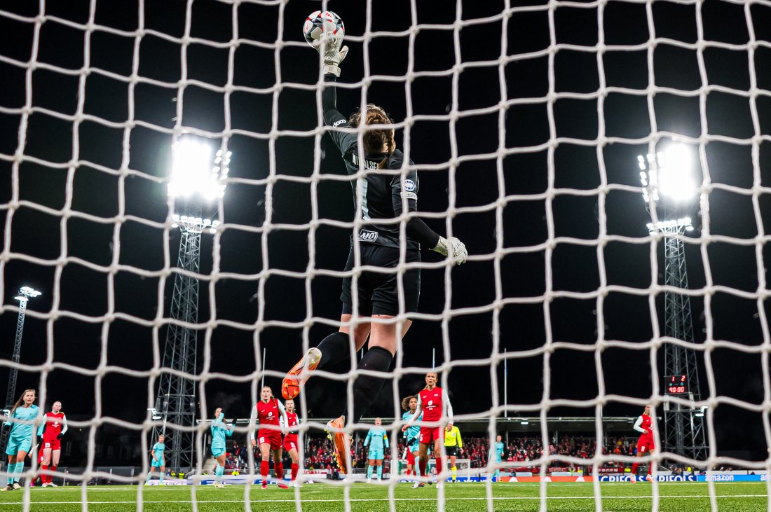 Aurora Mikalsen of Brann during the UEFA Women's Champions League quarterfinal football match between Brann and Barcelona on March 20, 2024 in Bergen. Photo: Marius Simensen / BILDBYRÅN / Cop 238