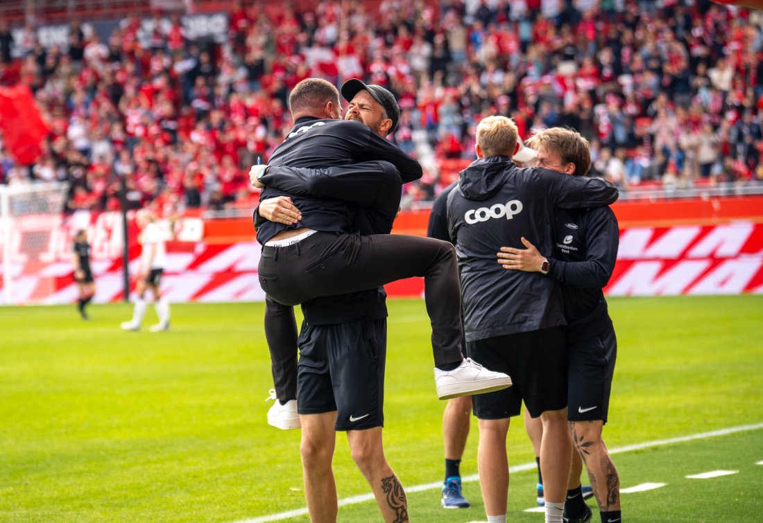 Thomas Lyngbø og Martin Ho jubler etter 2–1-seieren over Rosenborg i mai. Foto: Ingrid Wollberg, TV 2